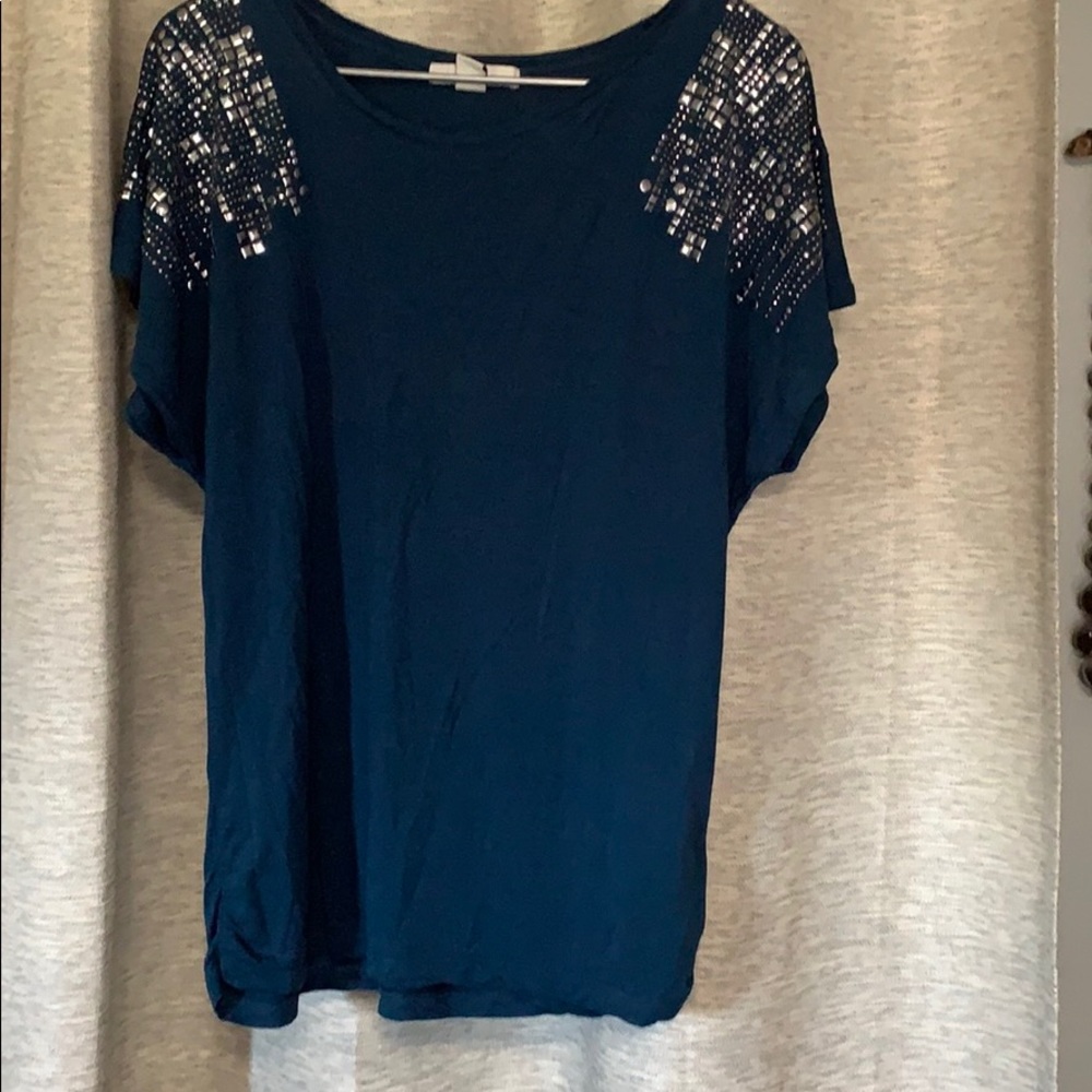Pretty, comfortable, blue top
